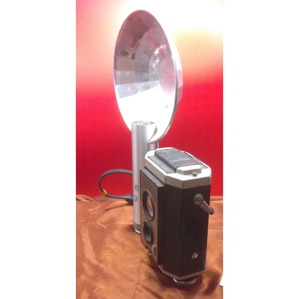 Vintage Kodak Brownie Reflex 20 w/Flash UNTESTED BN23